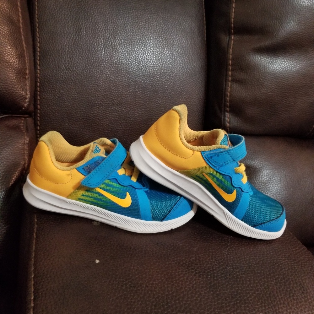 Nike play shoes